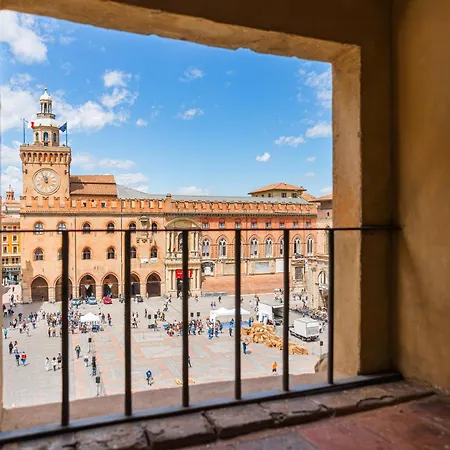 Immobo Arcadian - Piazza Maggiore View *