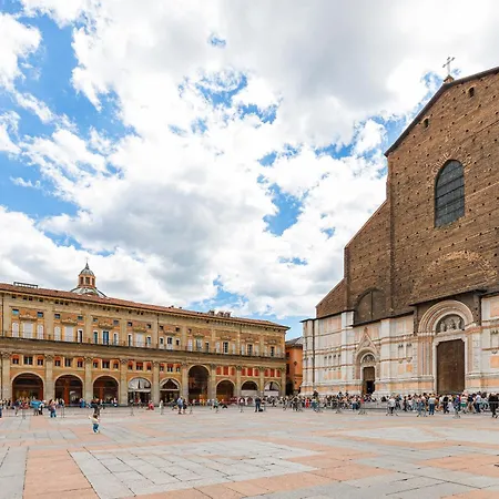 Immobo Arcadian - Piazza Maggiore View