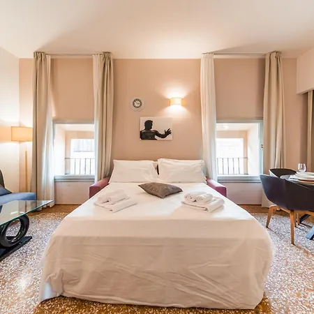 Apartment Immobo Arcadian - Piazza Maggiore View