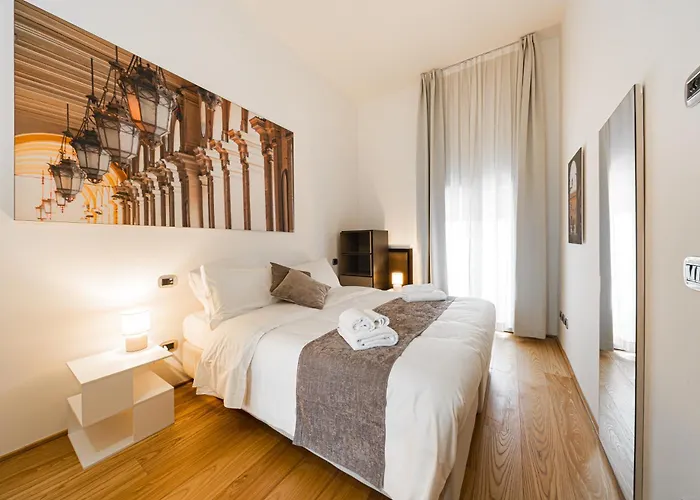 Immobo Arcadian - Piazza Maggiore View *