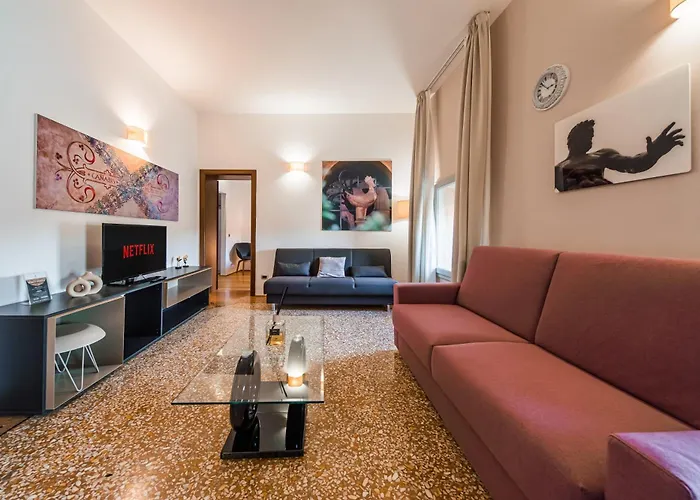 Immobo Arcadian - Piazza Maggiore View