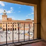 Immobo Arcadian - Piazza Maggiore View *